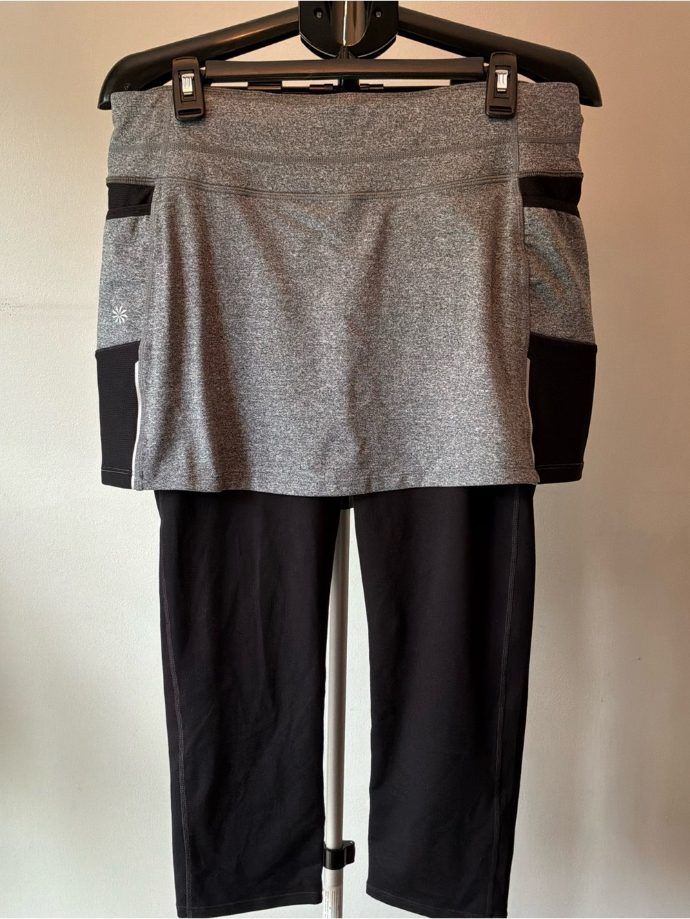 Athleta Be Free 2 in 1 Skort Capri Skirt Black Heathered Gray Size Large L